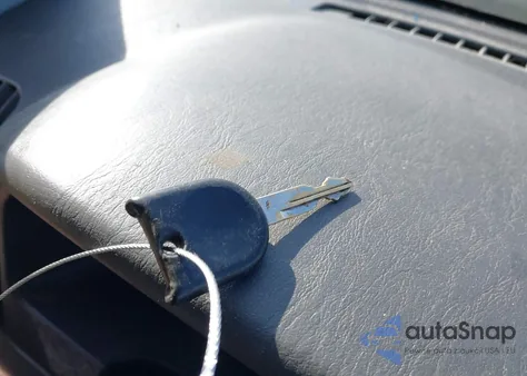 2005 Ford Escape Xlt from USA, damaged, VIN 1FMYU93125KA90999